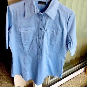 Women’s short sleeve shirt Size Medium